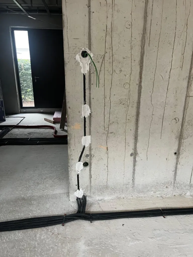 Wandinstallation mit Unterputz-Verlegung