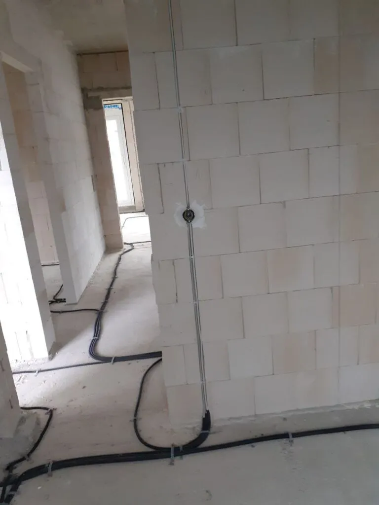 Kabelführung an Wänden